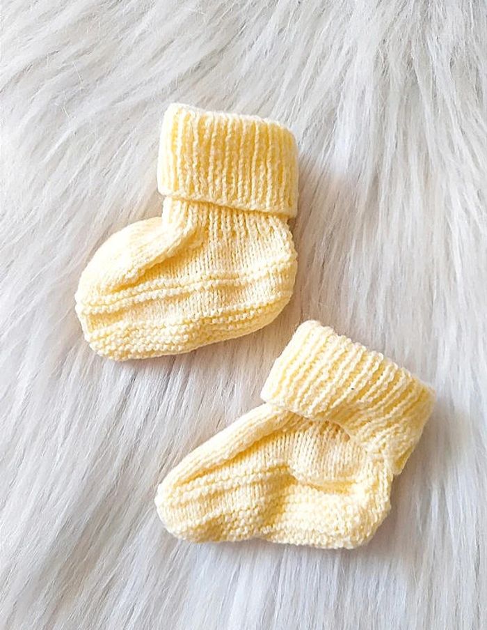Chaussons bébé en acrylique jaune - photo numéro 2