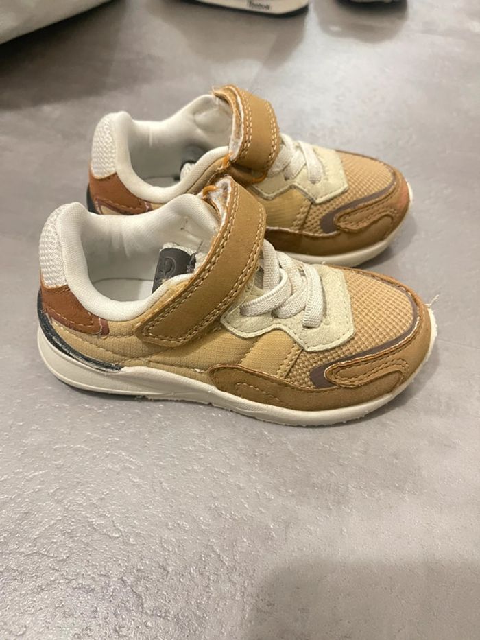 Chaussure garçon taille 23