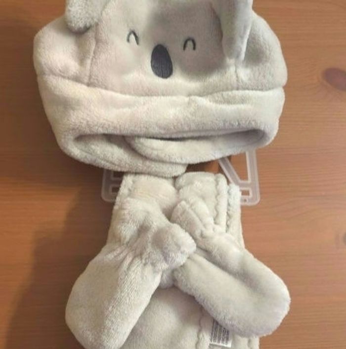 Neufs (non portés) 🏷💙🤩😍 superbe ensemble bonnet ,moufles et écharpe 6 mois garçon 💙💙💙