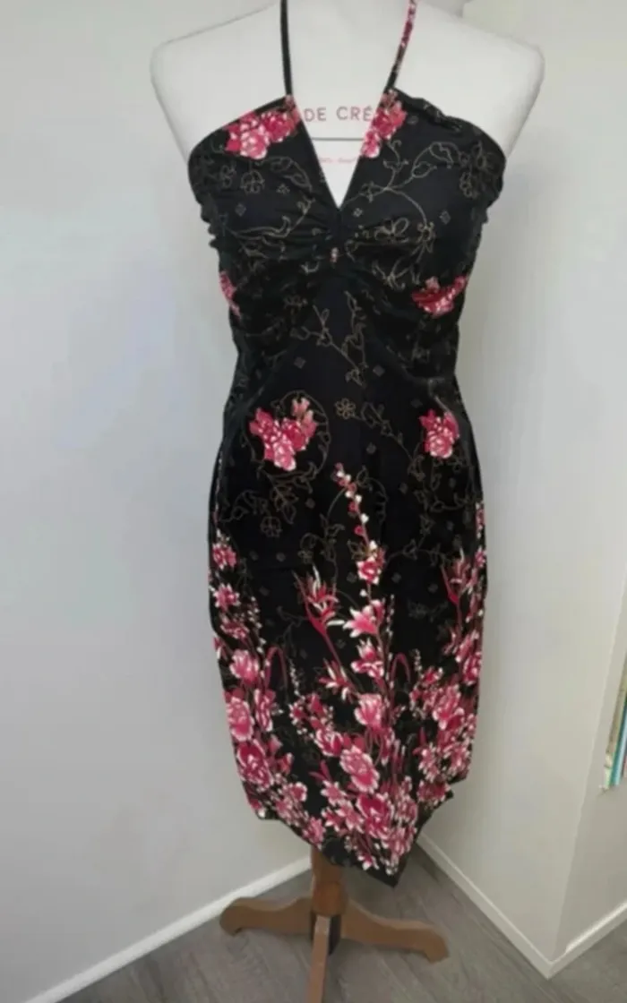 Robe d'été noire avec fleurs 🌸 en coton taille S/M