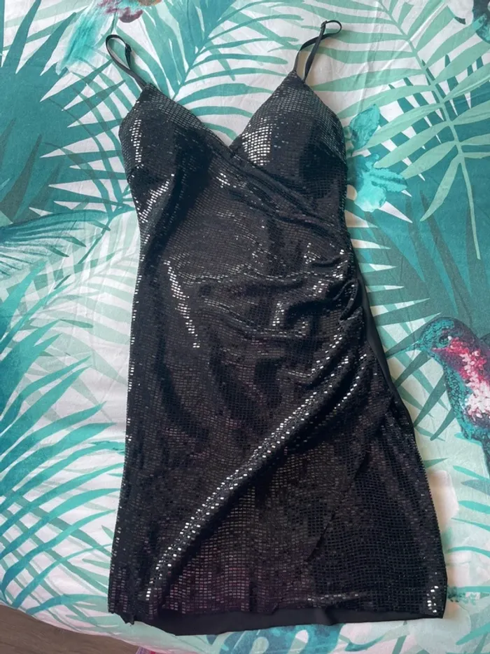 Robe courte de soirée à sequins