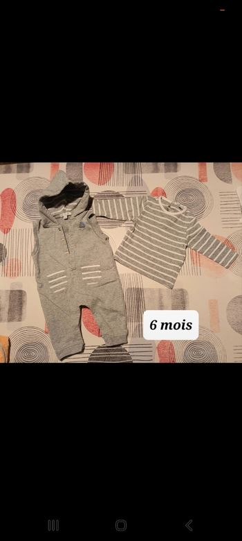Tenue ensemble Taille 6 mois