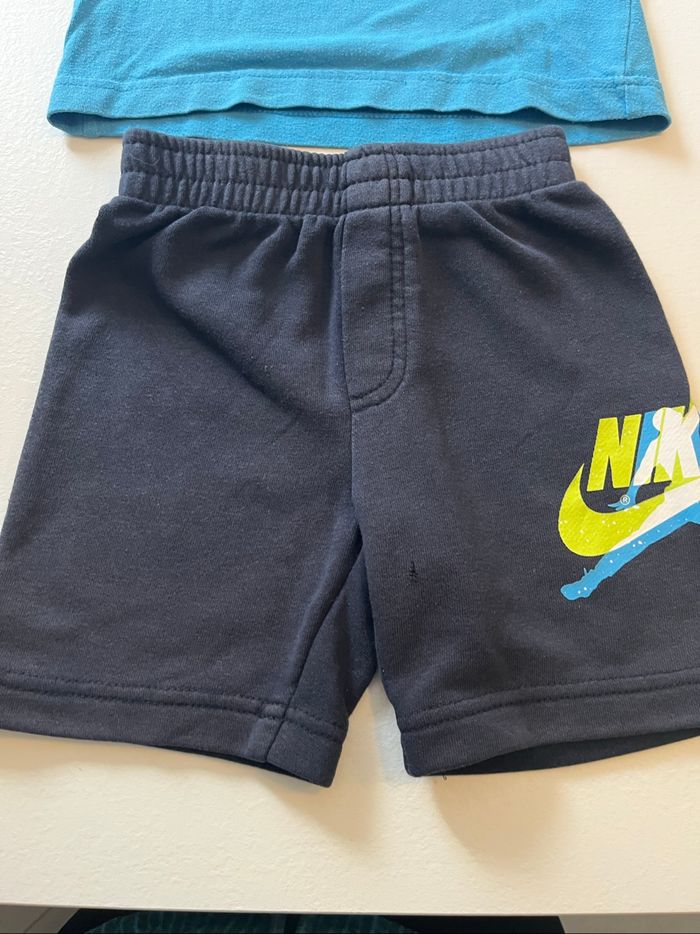 Ensemble Nike Jordan 2/3 ans - photo numéro 3