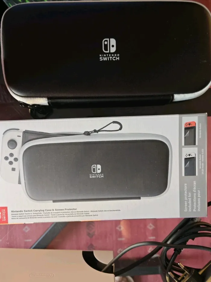 Nintendo Switch OLED 64Go + 128 Blanc Avec son lot d'accessoires
