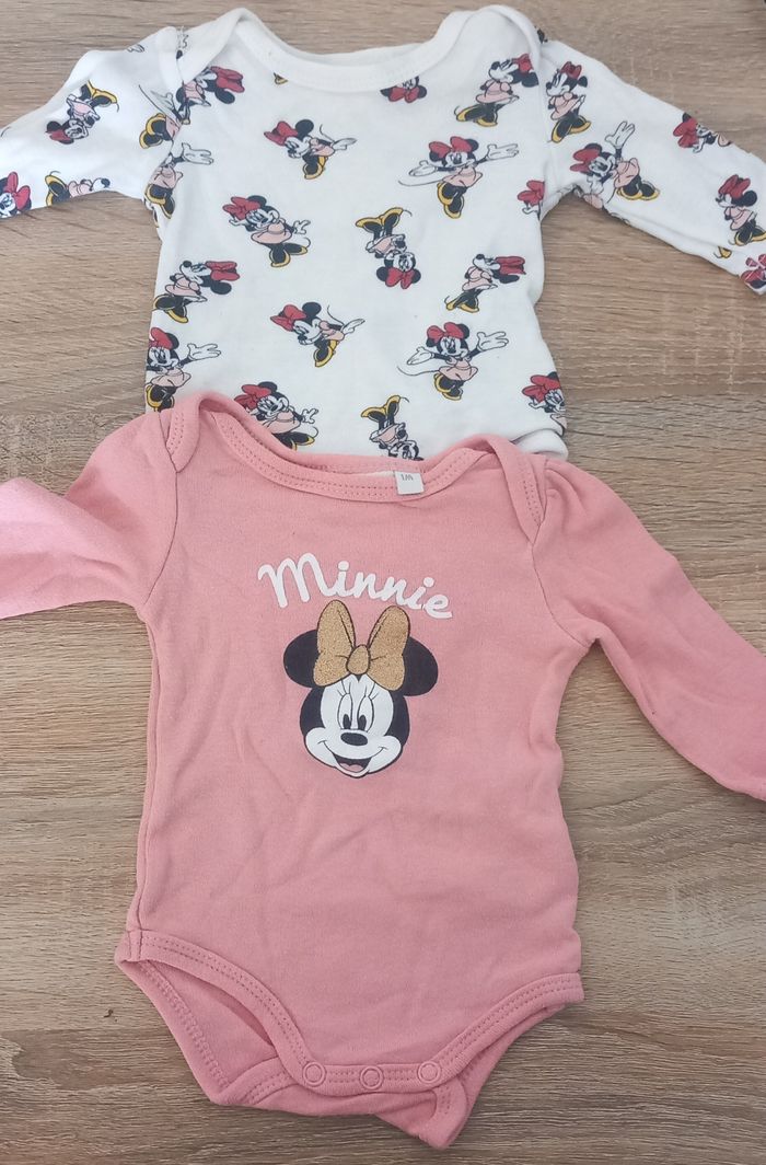 Lot de 2 body fille taille 1 mois. Disney minnie