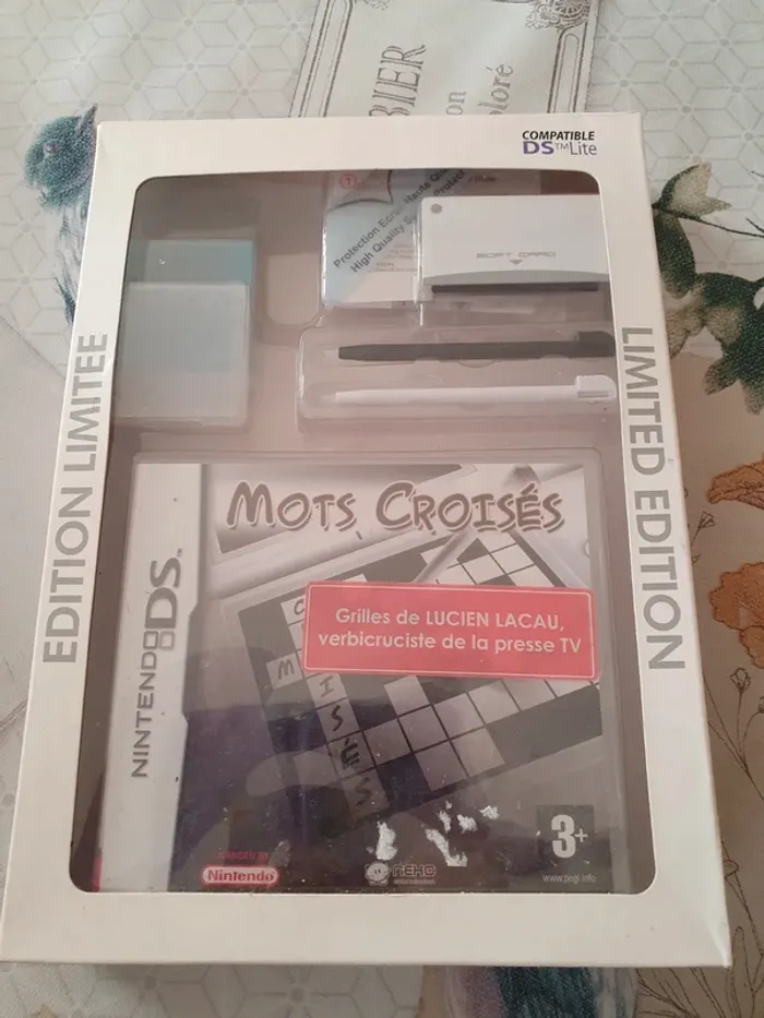 Boite jeu + accessoires console Ds/ lite