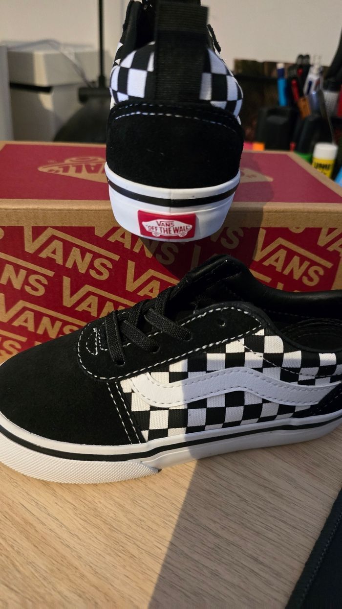Neuves (non portées)🏷🤩😍⚘️superbes  baskets VANS mixtes Pointure 26😍🤩⚘️🏷👍 - photo numéro 2