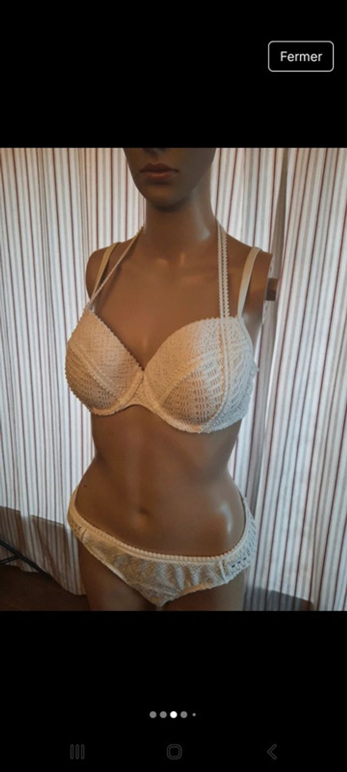 Bikini Hunkemöller haut fr/Es 95B bas L
doublé - photo numéro 3