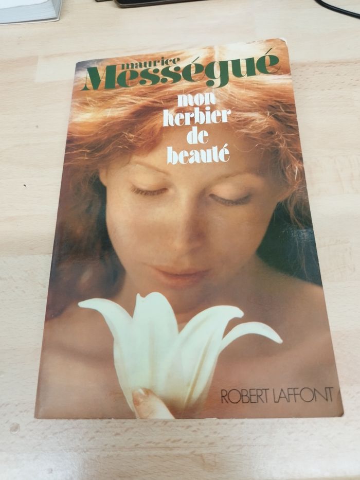 Mességué

mon herbier de beauté

ROBERT LAFFONT