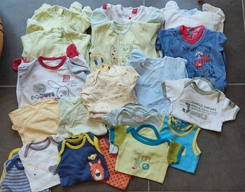 Lots 21 vêtements 6 mois 