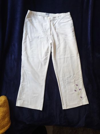 Pantacourt blanc marque Etam taille 40