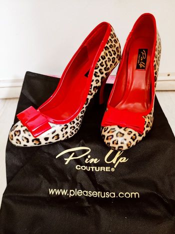 Paire Pin-up T39 Léopard et rouge vernis.