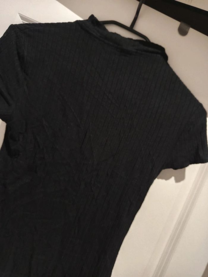🔝 T-shirt manches courtes Bershka noir côtelé taille S 36 - photo numéro 4