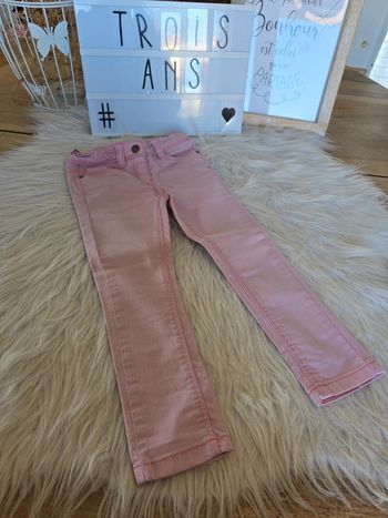 Jean skinny tape à l'œil