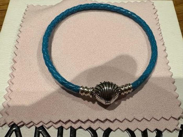 Bracelet Pandora cuir bleu — 18 cm — fermoir argenté