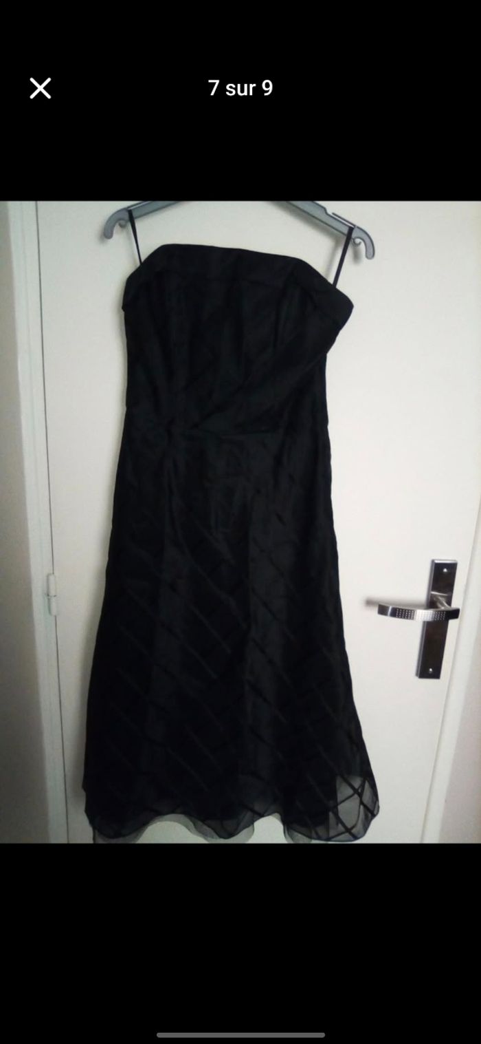 Robe bustier taille 36 très bon état et satinée
