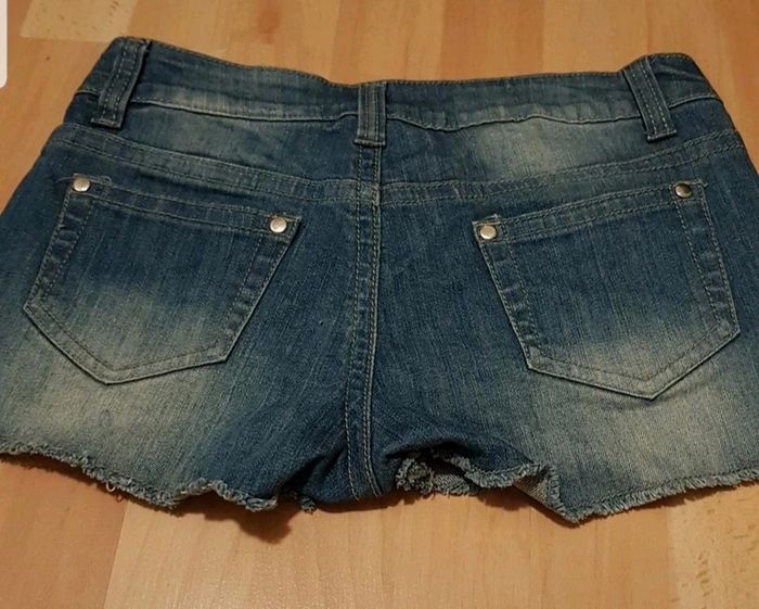 Short en jeans neuf taille 36 - photo numéro 2