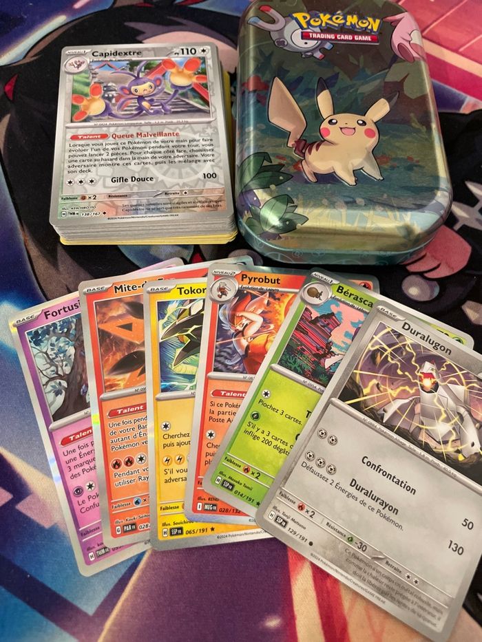 Lot de 50 cartes Pokémon sans double avec petite boîte pikachu