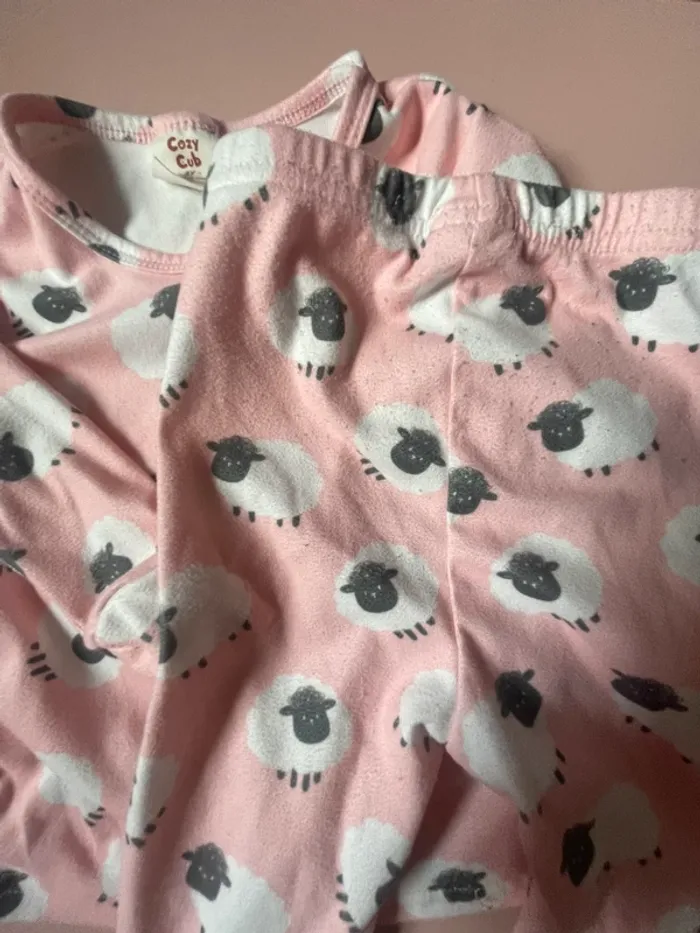 Pyjama rose avec des moutons - photo numéro 6