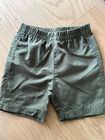 Lot 8 vêtements 18M