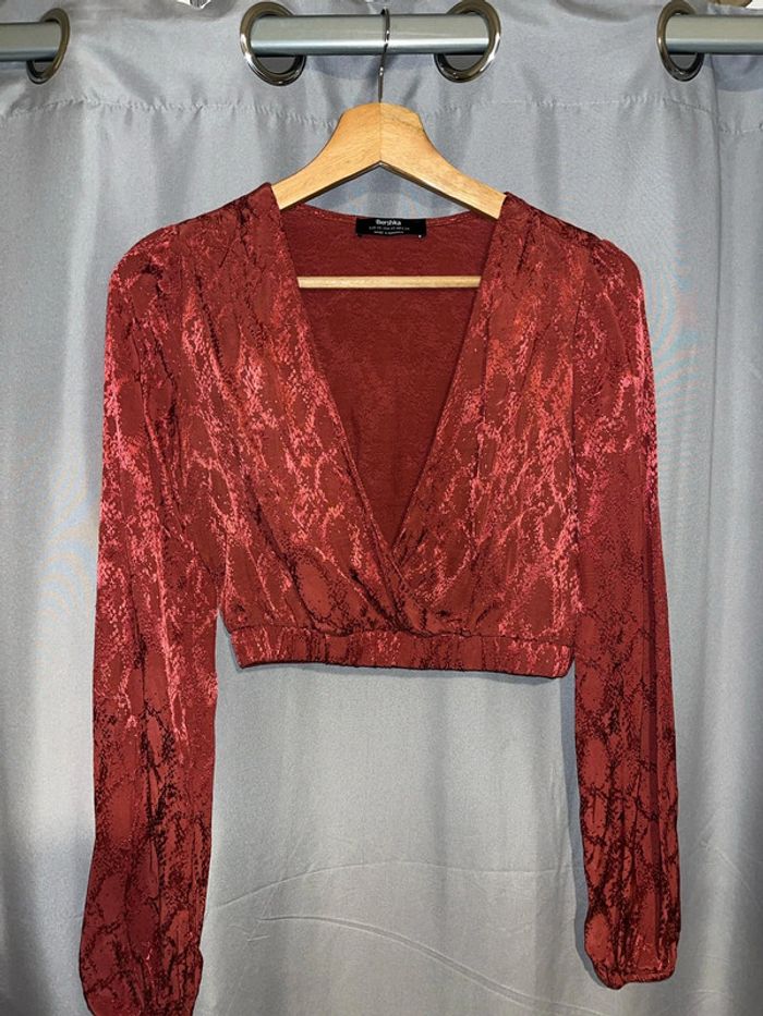Haut Bershka cache cœur effet « satin »