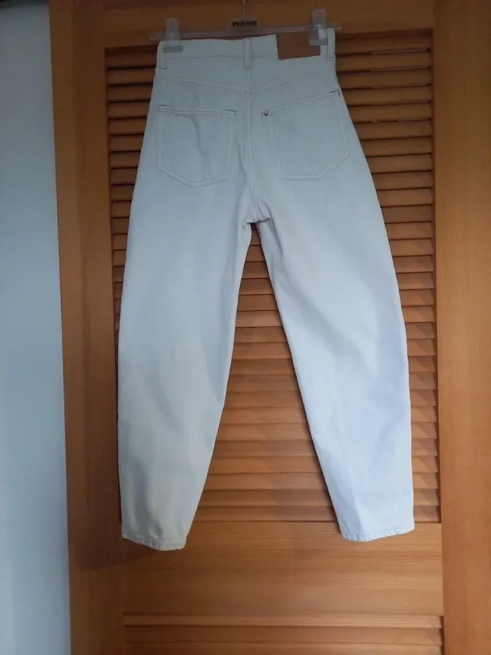 Très joli jeans beige - photo numéro 2
