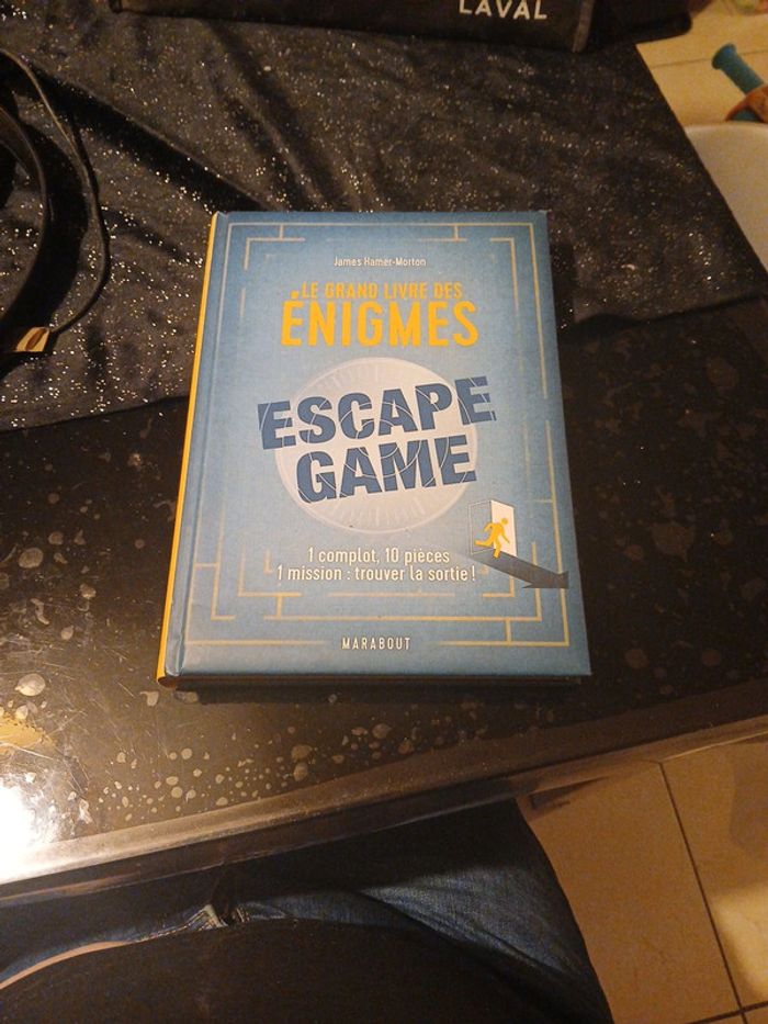 Livre le grand livre des énigmes escape game