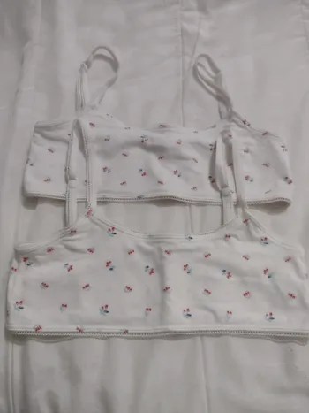 2 brassières 14-16 ans
