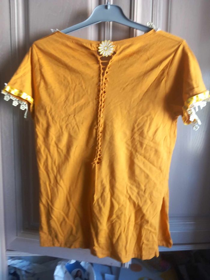 Tee-shirt ouvert dans le dos avec dentelles - photo numéro 6