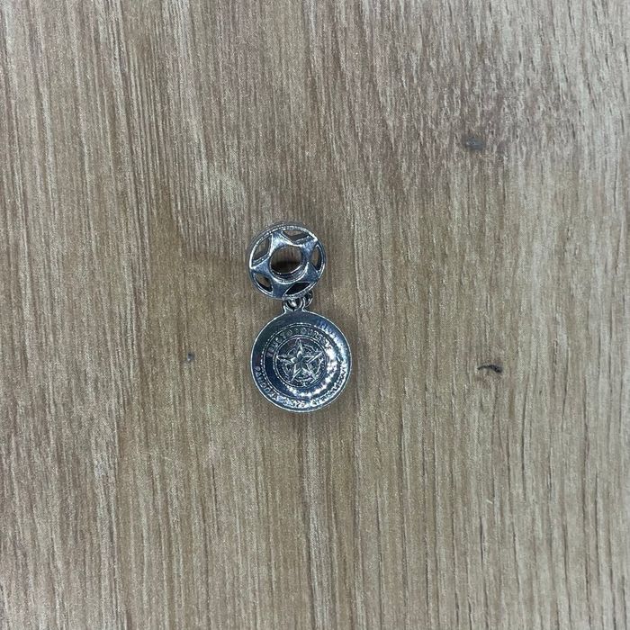 Charm Pandora Captain America– Édition Marvel, argent 925, très bon état - photo numéro 3