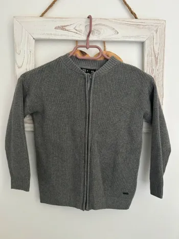 Gilet neuf garçon taille 4/5 ans