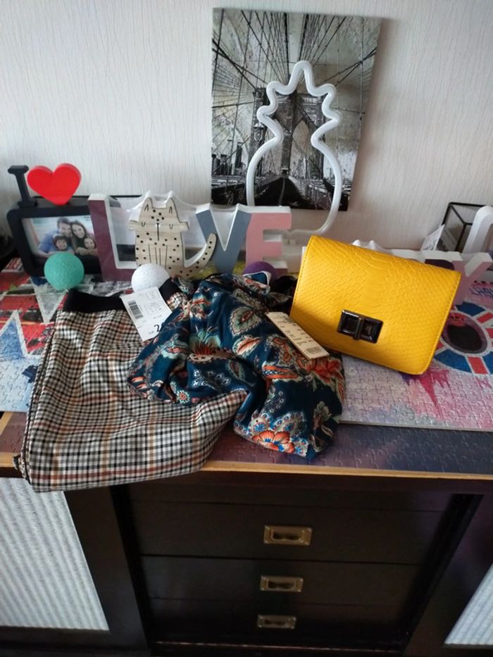 Lot pantalon et chemisier avec sac à main - photo numéro 4