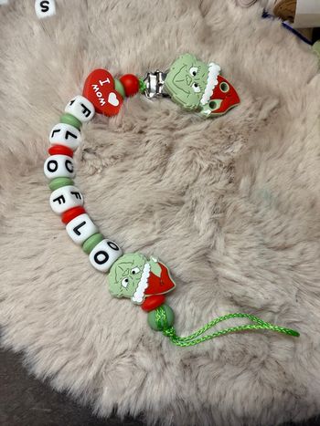 Attache tétine grinch