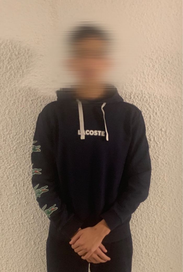 Pull Lacoste homme taille M en très bonne état. Prix de 30€