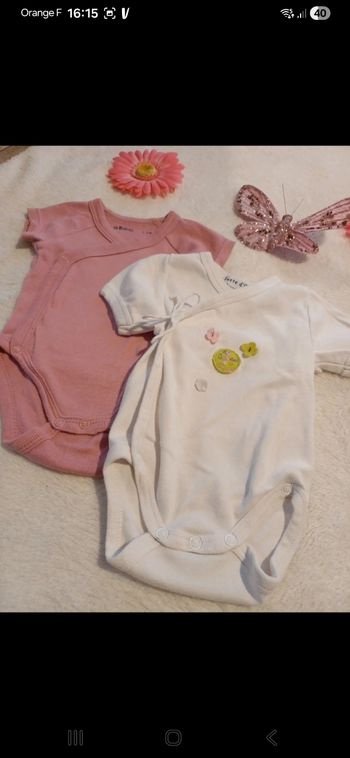 Lot de 2 bodies bébé taille 1 mois