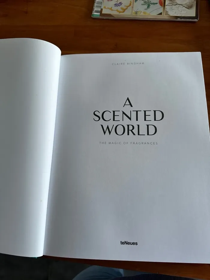 Livre à scented world - photo numéro 8