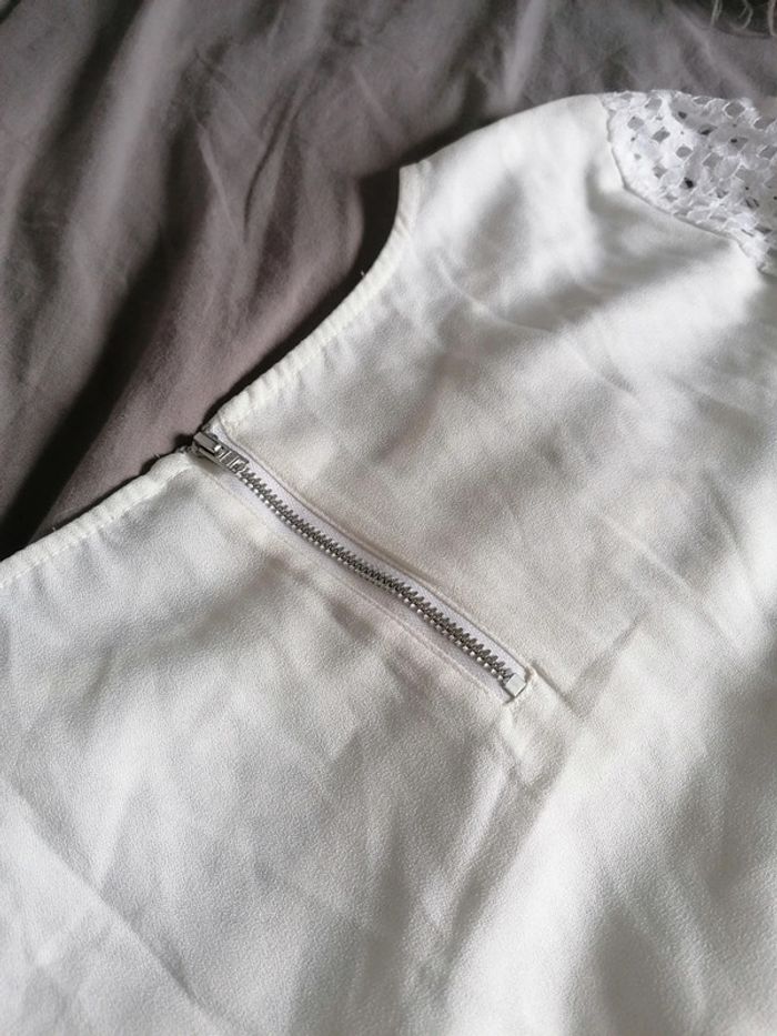 T-shirt blanc fin avec dentelle - photo numéro 5