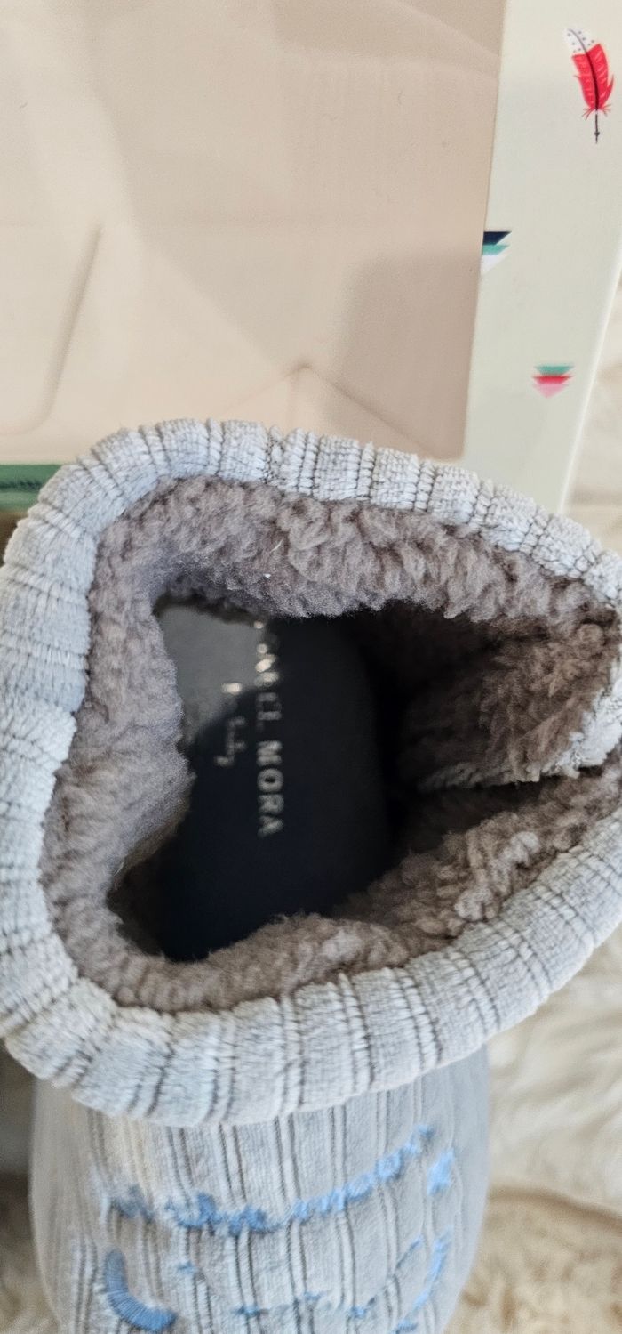 Magnifique chaussons fourrés bleu taille 22-23 Neufs - photo numéro 5
