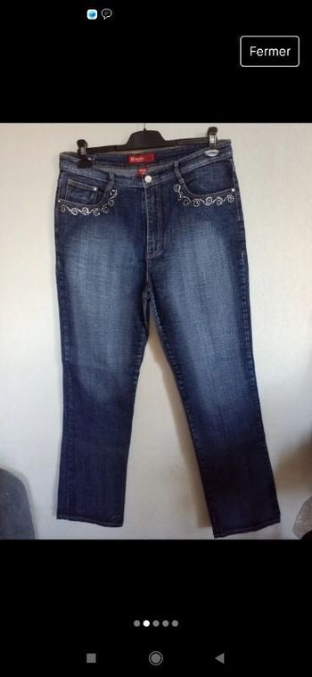 Jeans femme poches avec strass taille 44 très bon état