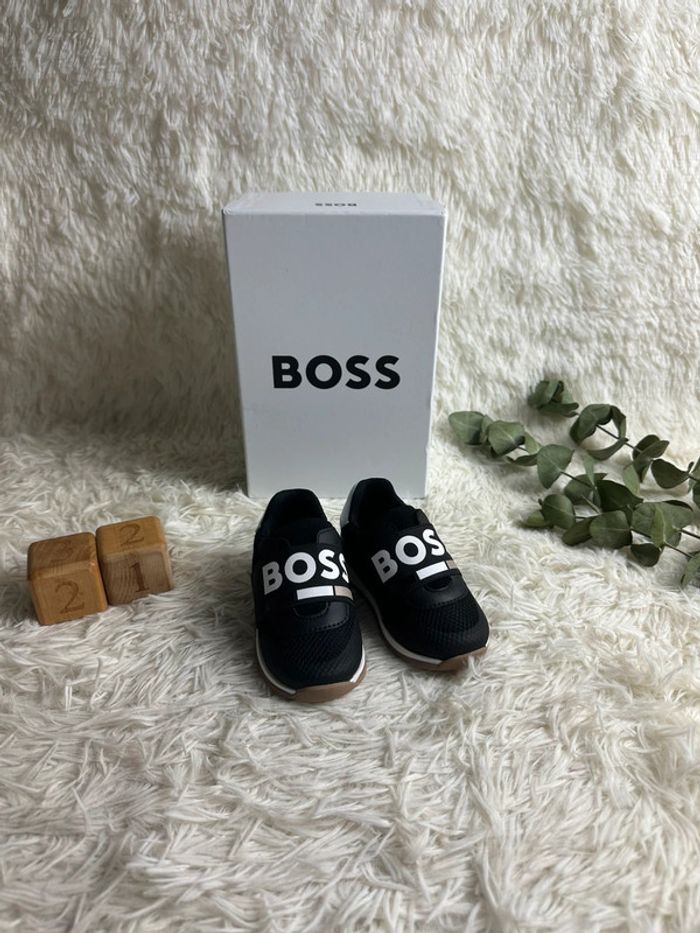 Paire de basket BOSS taille 21