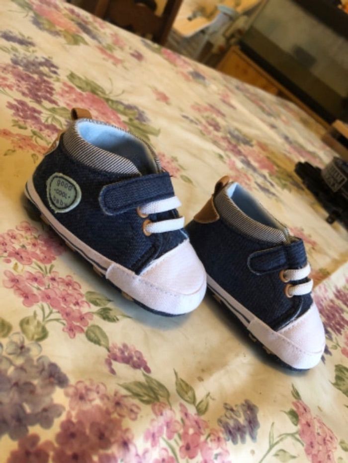 Chaussure bébé neuf T19