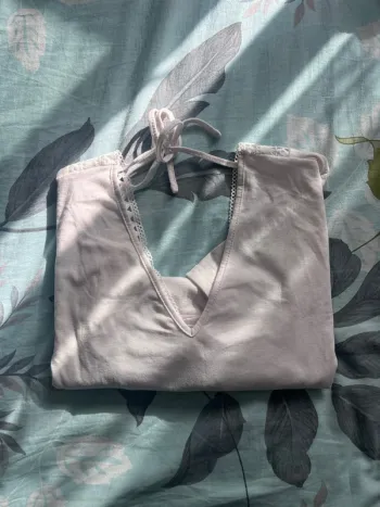 Top femme col en V taille XL très bon état