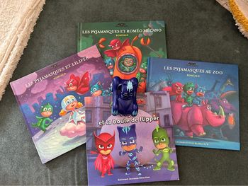 Lot livres et figurine pyjamask