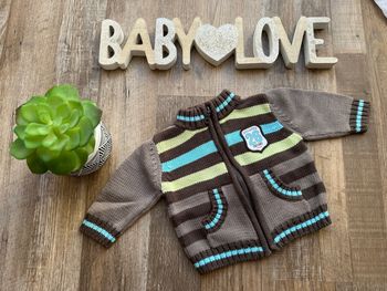 - Gilet    - 3 mois - Très bon état