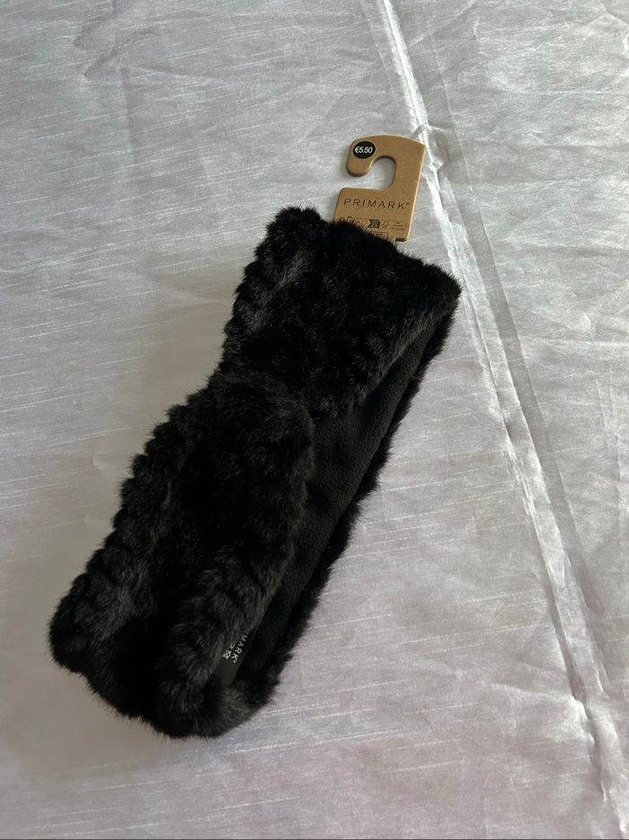 Cache oreille noir femme