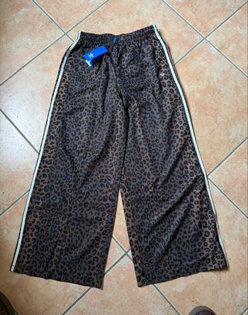 Pantalon large adidas  leopard 