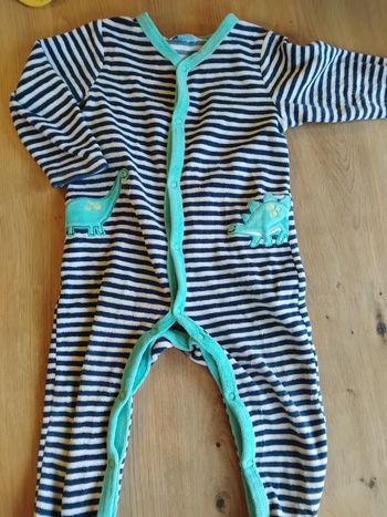 Pyjama 18mois Très beau pyjama.
En très bon état.
Taille 18mois. 