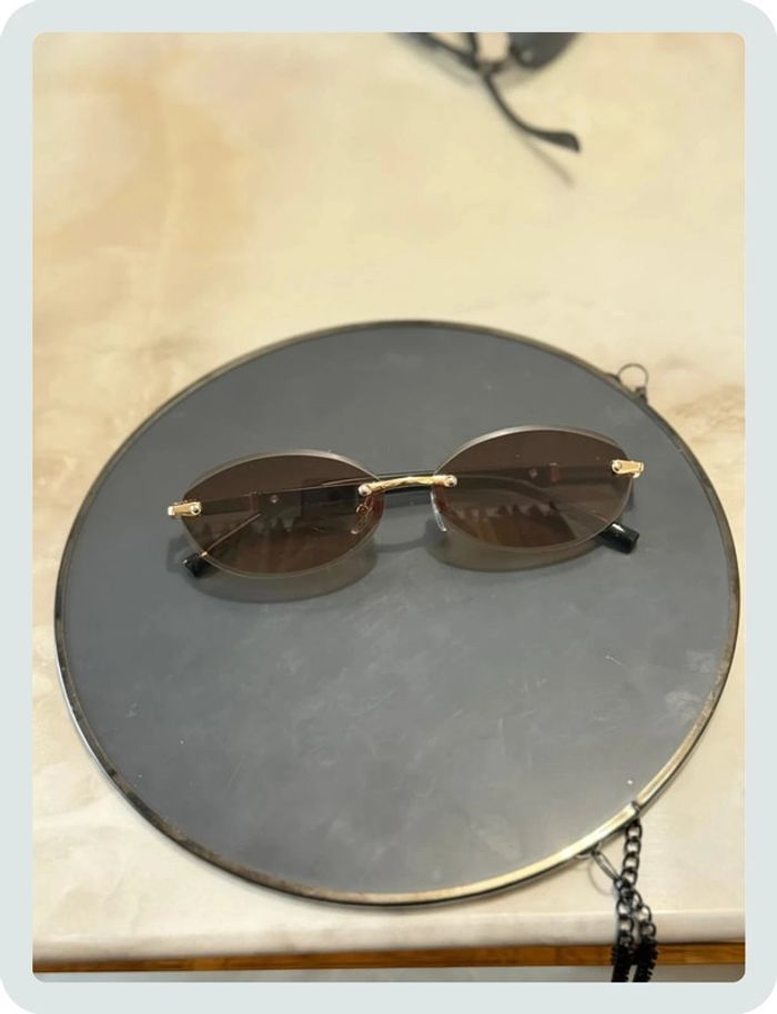 Lunette de soleil ovale marron clair