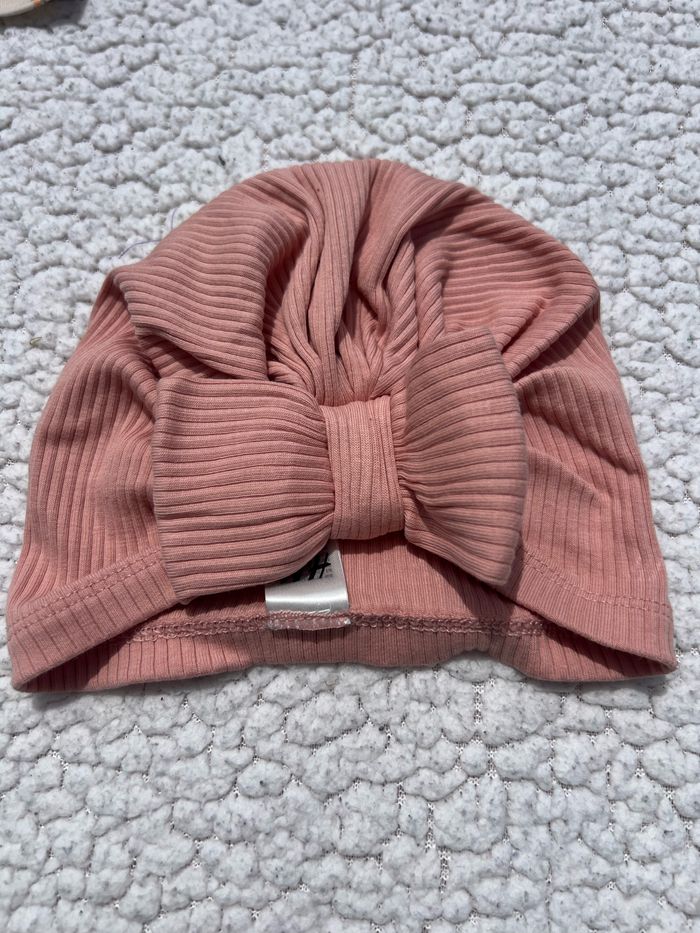 Lot de 2 bonnets avec noeuds taille 62/68 H&M - photo numéro 2