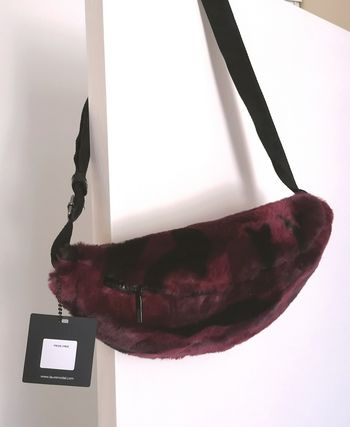 Sac banane bandoulière marque Déposé Lauren Vidal fausse fourrure hibiscus neuf. Mixte 